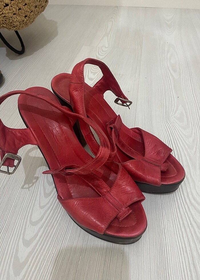 Orijinal deri topuklu ayakkabı - Görsel 3