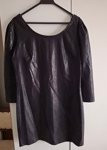 Siyah Yılan Derisi Desenli Midi Elbise - Görsel 3