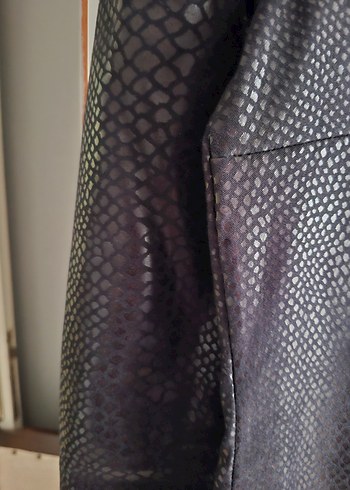 Siyah Yılan Derisi Desenli Midi Elbise - Görsel 2