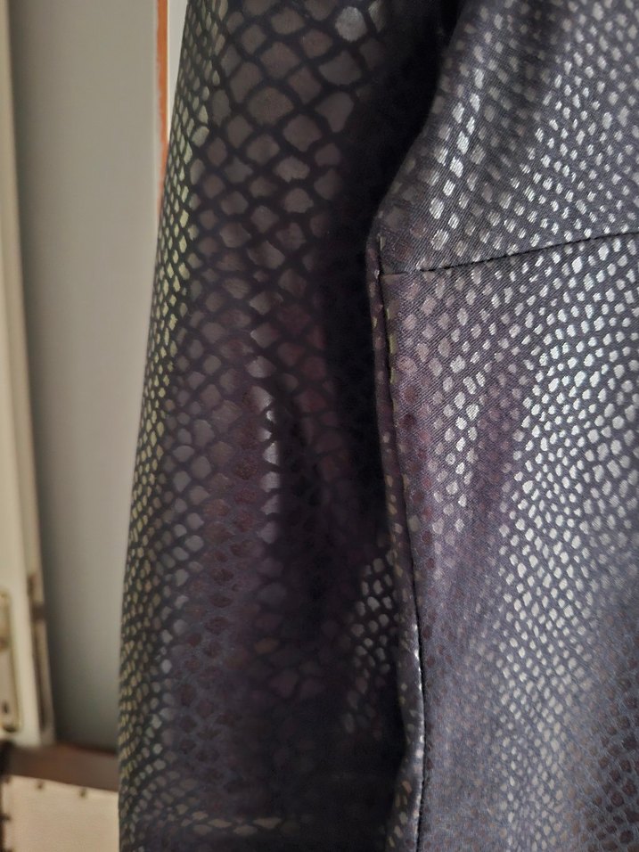 Siyah Yılan Derisi Desenli Midi Elbise - Görsel 2