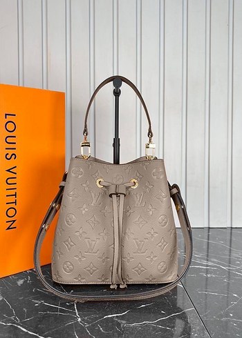 Louis Vuitton Louis Vuitton
