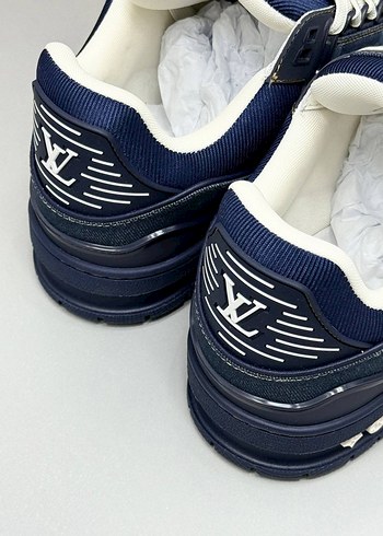42 Beden beyaz Renk Louis vuitton