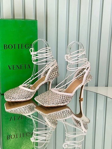 37 Beden beyaz Renk Bottega veneta