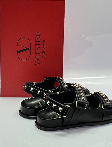 38 Beden siyah Renk Valentino