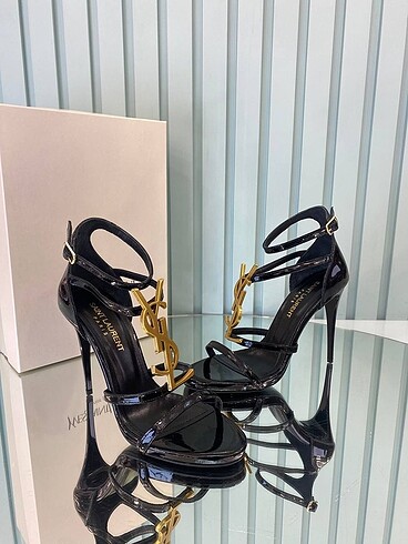 Yves Saint Laurent Saint laurent