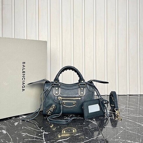Balenciaga çanta