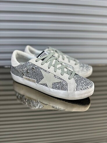 Golden Goose Deluxe Golden goose