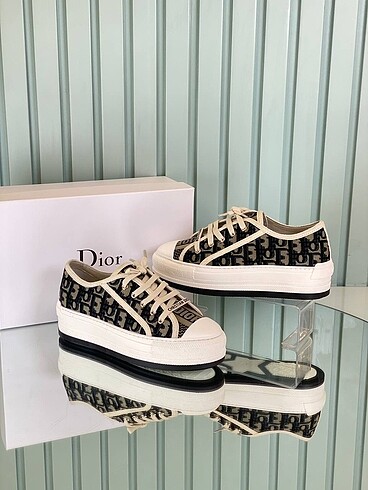 36 Beden C. Dior