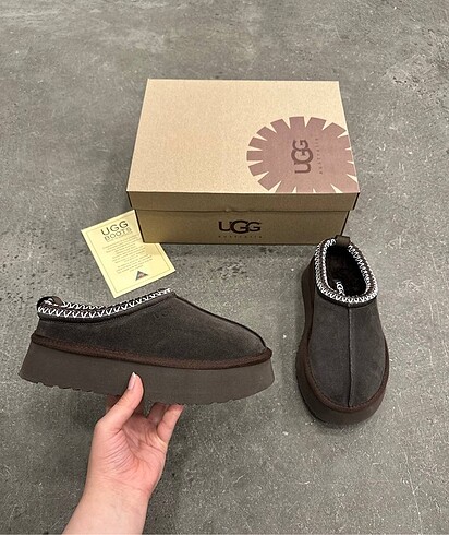 U g g