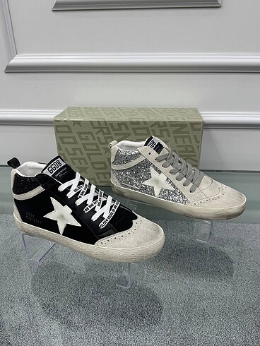 Golden Goose Deluxe Golden goose