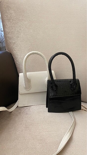 siyah (mini) ve beyaz Askılı deri çanta