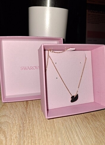 swarovski Swarovski siyah kuğu kolye