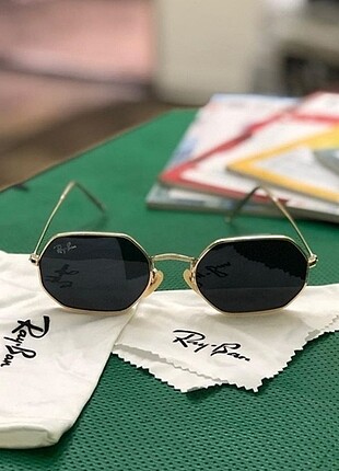 RAY BAN 