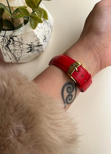  Beden kırmızı Renk Kadın Saat Versace 
