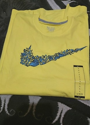 Nike tshirt 