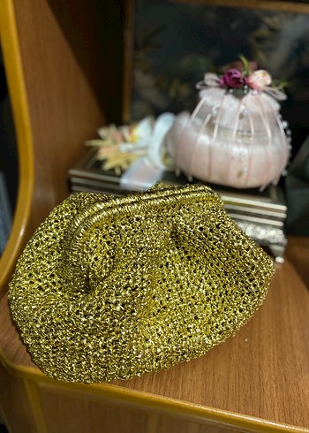 Altın Renkli Boncuk İşlemeli Örgü Kadın Clutch Çanta