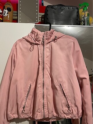 Pembe yağmurluk