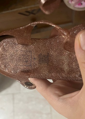 23 Beden Pembe Simli ve Baskılı Kız Sandaletleri