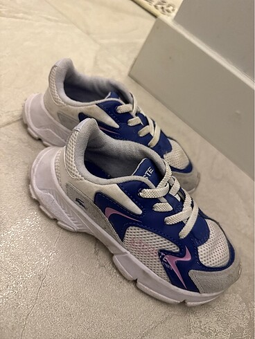 Lacoste Kız çocuk spor ayakkabı