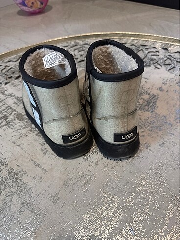 Ugg Ugg bot