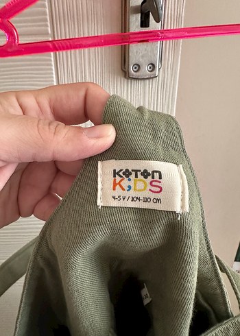 Kız Çocuk Haki Düğmeli Askılı Elbise - Görsel 3