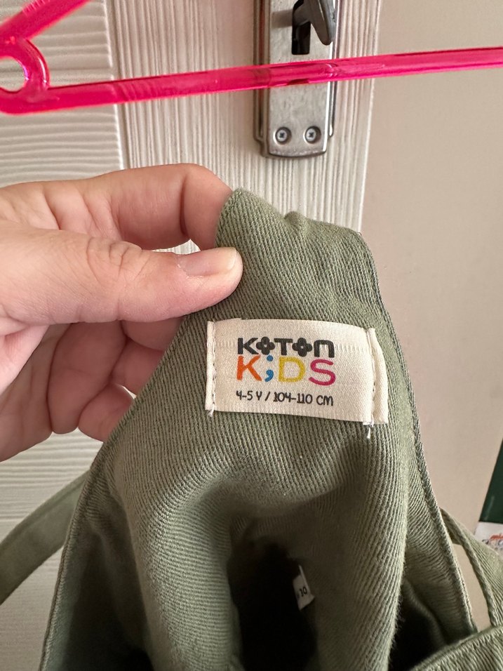 Kız Çocuk Haki Düğmeli Askılı Elbise - Görsel 3