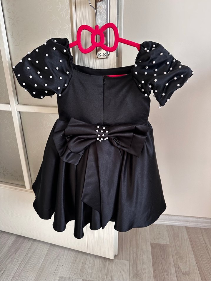 Kız Çocuk Saten Siyah Balon Kollu Elbise - Görsel 4