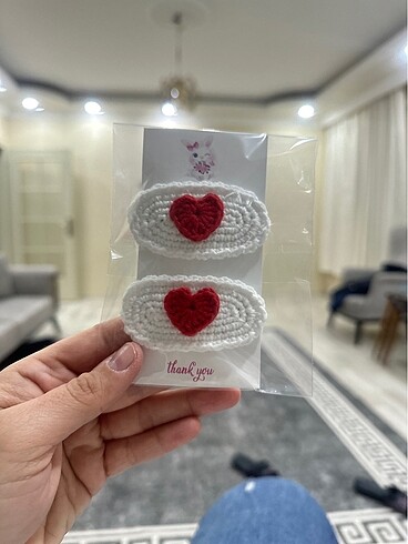 Tasarımcı Sevgililer Gününe Özel Kalpli Çıtçıtlı Örgü Toka