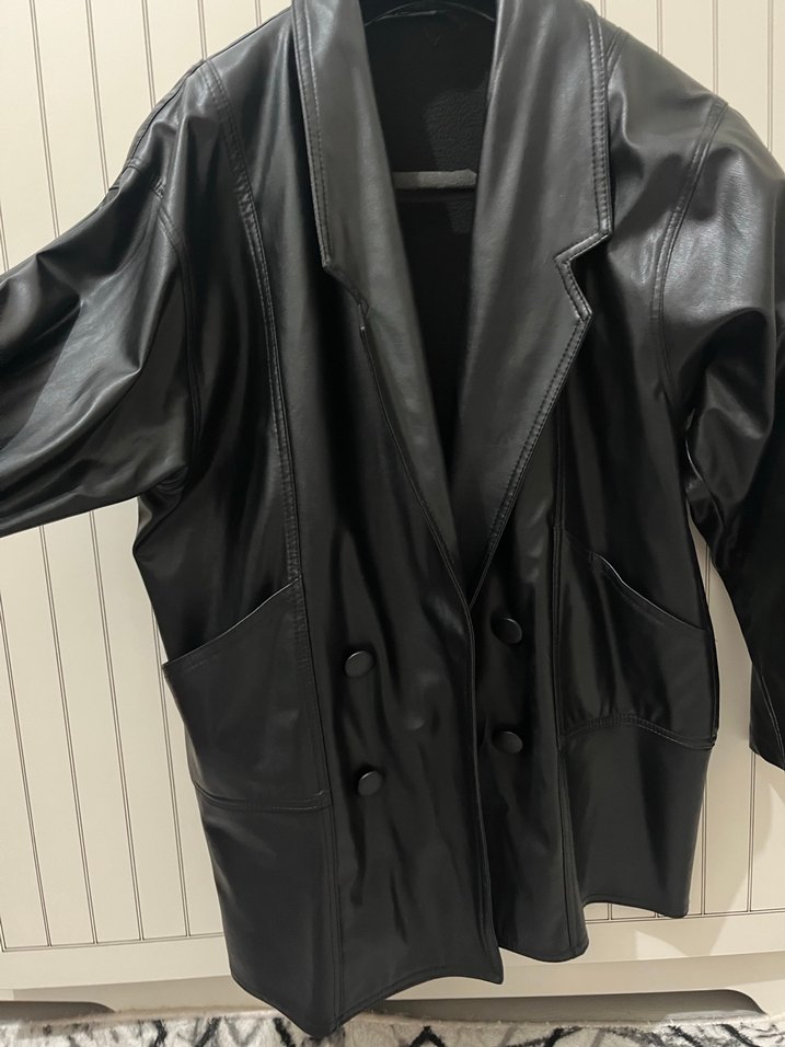 Düğmeli Siyah Deri Kadın Ceket - Görsel 3