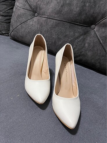 Beyaz stiletto