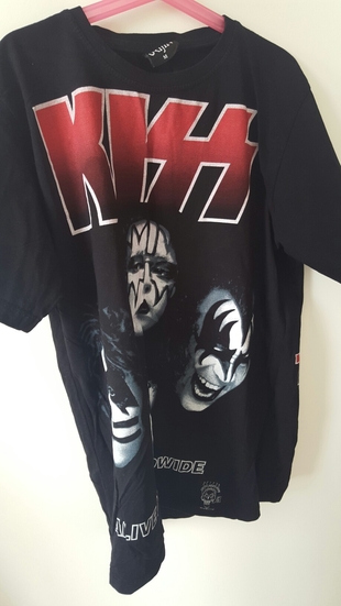 Kiss Tişört Markasız Ürün T-Shirt %20 İndirimli - Gardrops