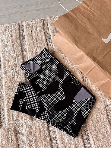 Nike desenli tayt