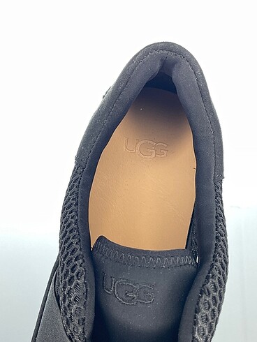 39.5 Beden siyah Renk Ugg Spor Ayakkabı %70 İndirimli.