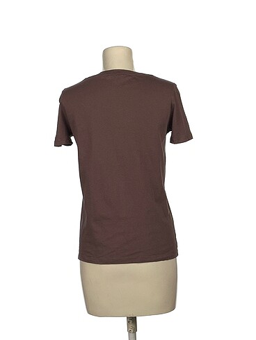 m Beden Zara T-shirt %70 İndirimli.