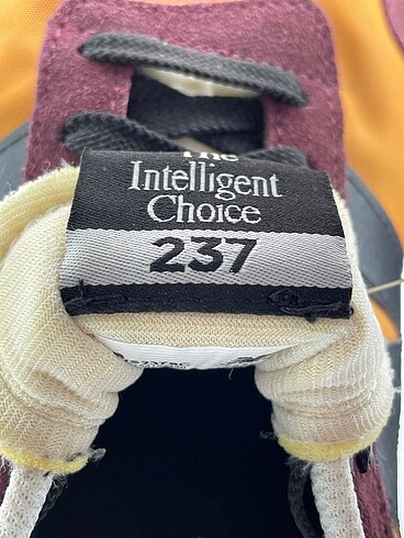 40 Beden çeşitli Renk New Balance Spor Ayakkabı %70 İndirimli.