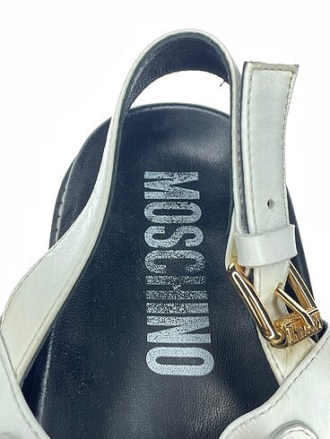 41 Beden beyaz Renk Moschino Sandalet p İndirimli.