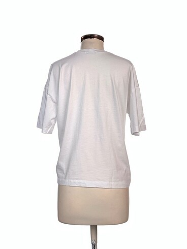 s Beden Zara T-shirt %70 İndirimli.