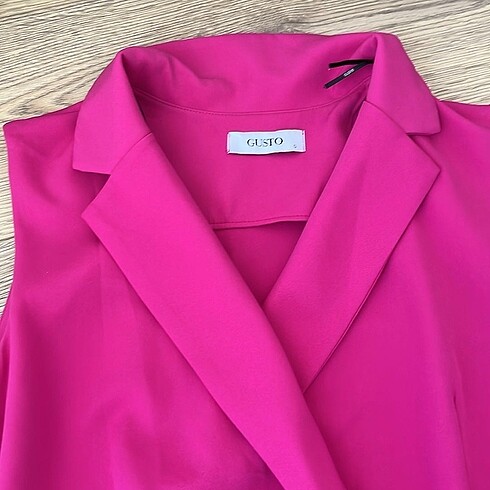 Gusto Gusto pembe kısa elbise.