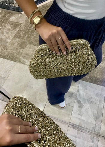 Altın Renkli İşlemeli Örgü Kadın Portföy Çanta - Görsel 4