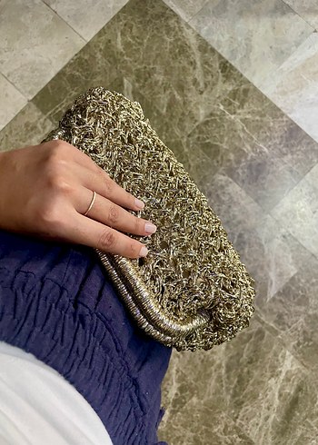 Altın Renkli İşlemeli Örgü Kadın Portföy Çanta - Görsel 3