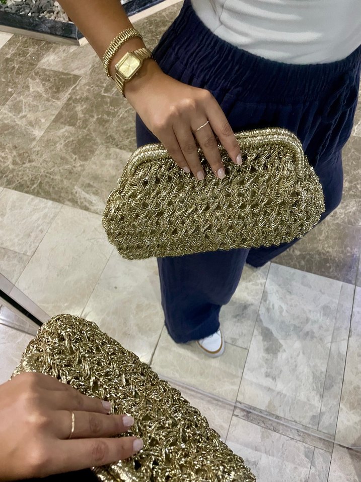 Altın Renkli İşlemeli Örgü Kadın Portföy Çanta - Görsel 4