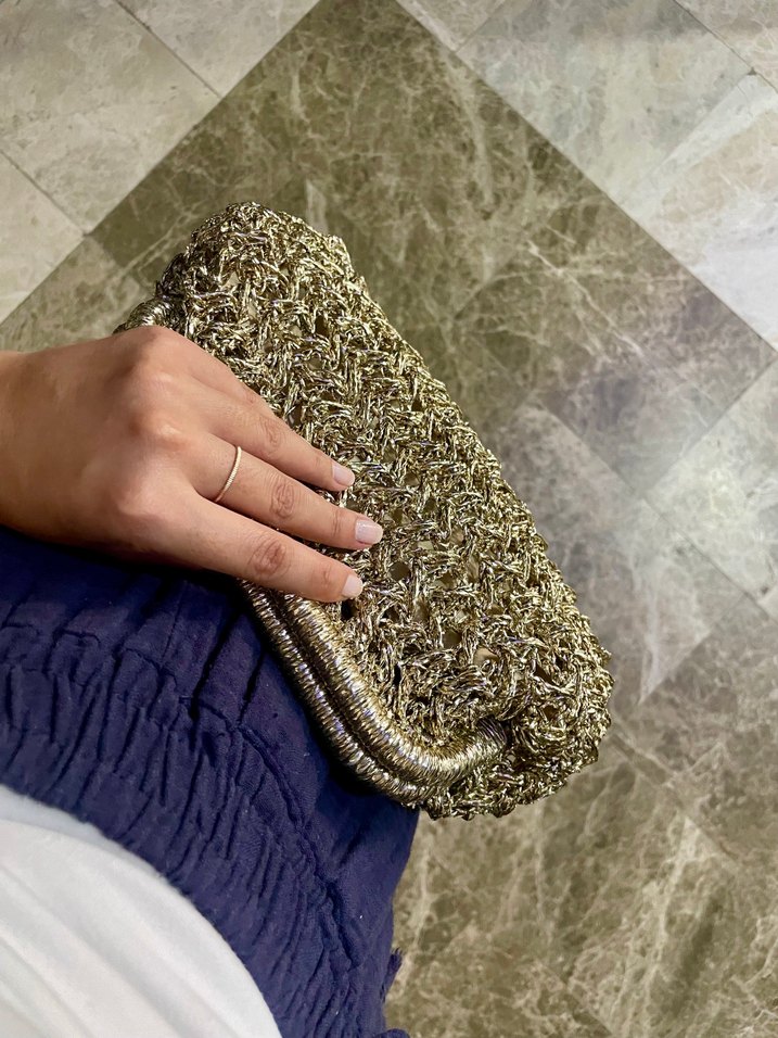 Altın Renkli İşlemeli Örgü Kadın Portföy Çanta - Görsel 3