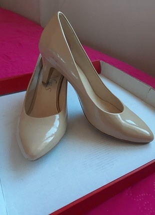 Rugan stiletto ayakkabı 