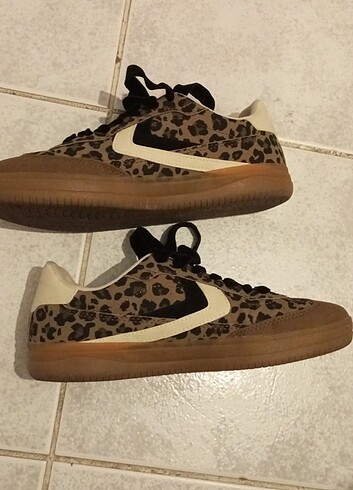 Bershka Bershka sneaker leopar