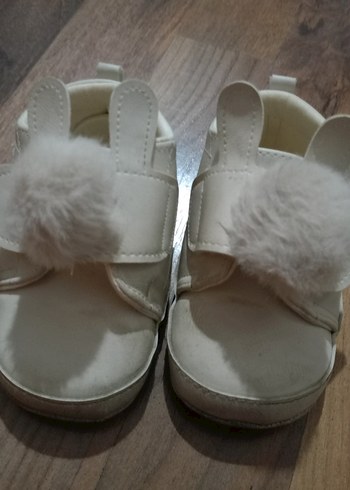 LC Waikiki Kız Bebek Beyaz Kürklü İlk Adım Ayakkabısı