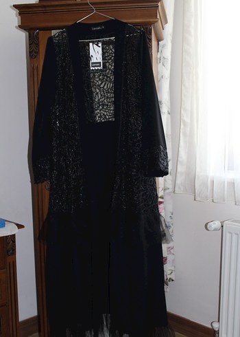 Siyah Uzun Kollu Abiye, Abaya