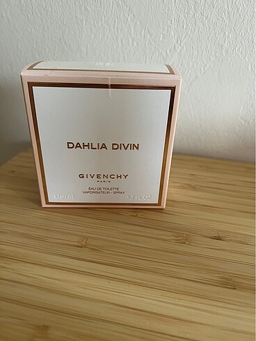 Givenchy Dahlia Divin Parfum