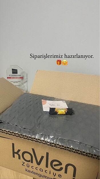 Beden altın Renk Cam Kapaklı Söz Nişan Çikolata Kutusu