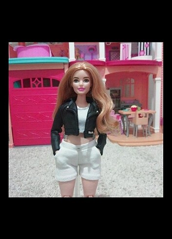 Üç parça barbie kıyafet ve barbie vücut 