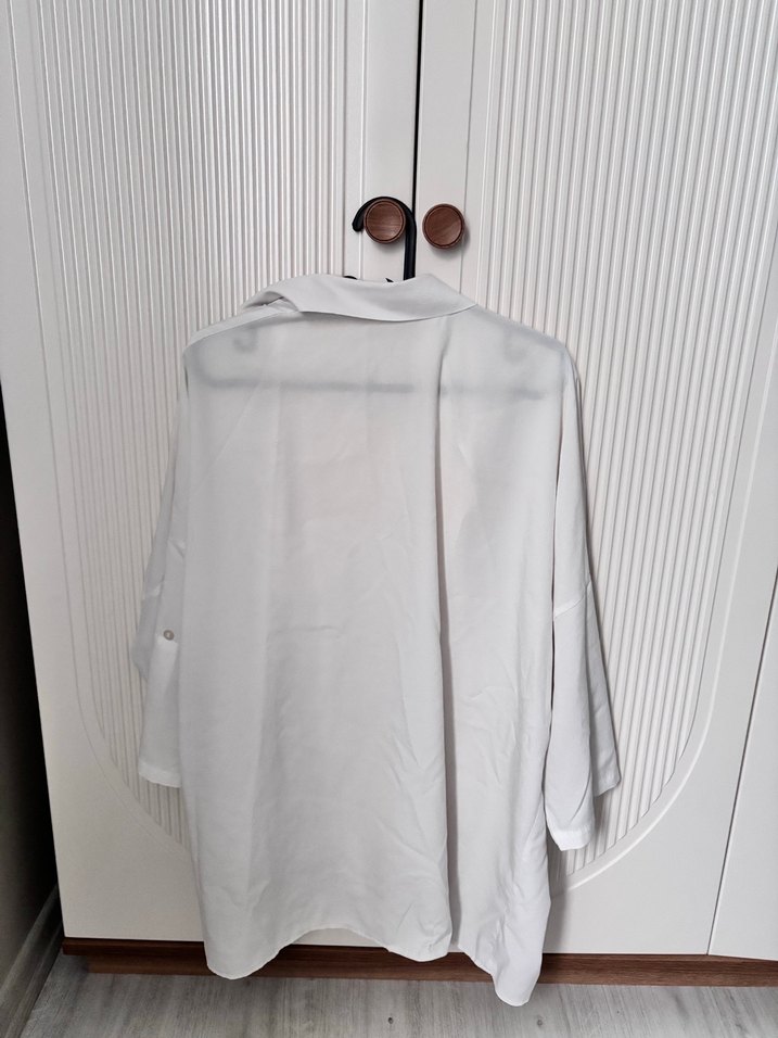 Düğmeli Beyaz Keten Kadın Gömlek - Görsel 3